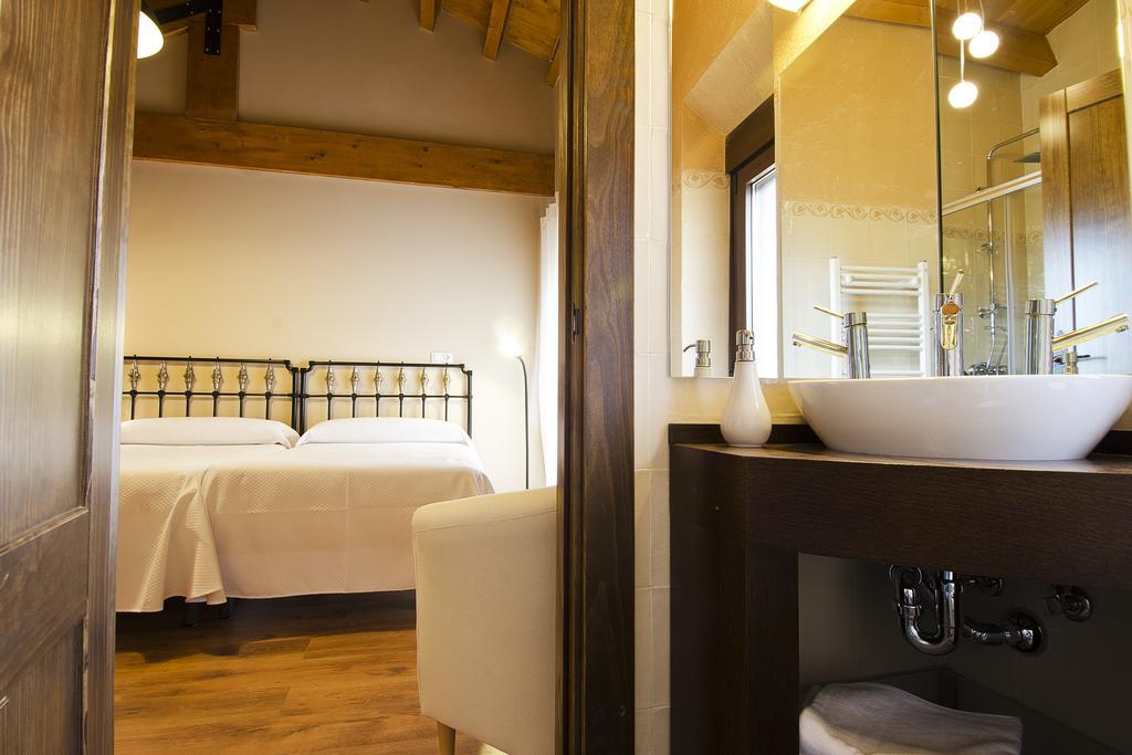 La Casona De La Mesta Hotel Almajano Room photo